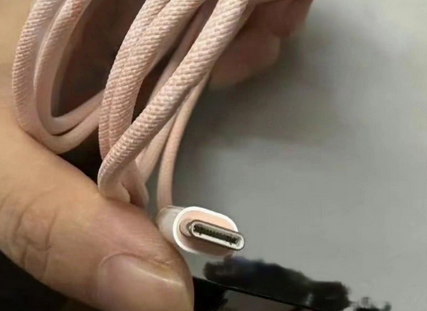 葫芦岛苹果15维修店分享iPhone15USB-C数据线长啥样